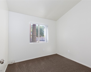 7900 White Grass Avenue - Photo Thumbnail 12