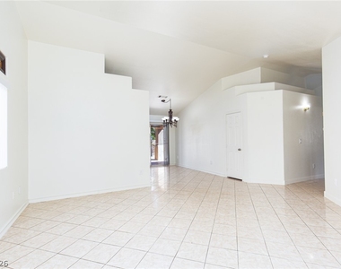 7900 White Grass Avenue - Photo Thumbnail 6