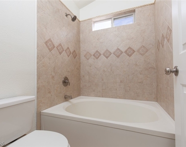 7900 White Grass Avenue - Photo Thumbnail 23