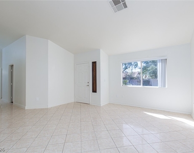 7900 White Grass Avenue - Photo Thumbnail 5
