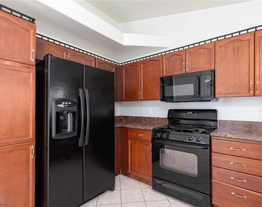 7900 White Grass Avenue - Photo Thumbnail 10