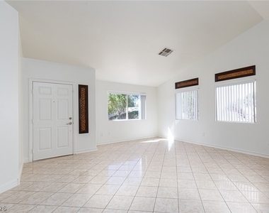 7900 White Grass Avenue - Photo Thumbnail 4