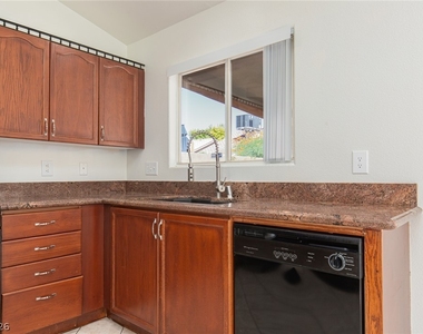 7900 White Grass Avenue - Photo Thumbnail 11