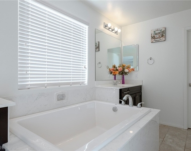 4017 Celebration Cove Street - Photo Thumbnail 29