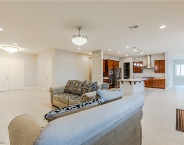 5838 Exbury Gardens - Photo Thumbnail 21