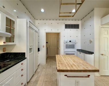 8729 Carlitas Joy Court - Photo Thumbnail 18