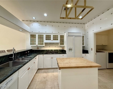 8729 Carlitas Joy Court - Photo Thumbnail 17