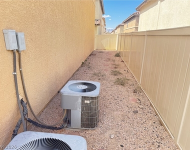 990 Cantabria Heights Avenue - Photo Thumbnail 11