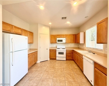 7109 Mercurio Avenue - Photo Thumbnail 7