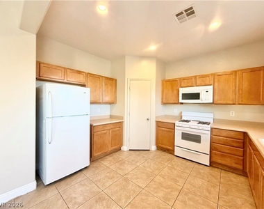 7109 Mercurio Avenue - Photo Thumbnail 8