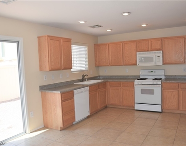 8217 Amphora Street - Photo Thumbnail 10