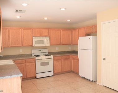 8217 Amphora Street - Photo Thumbnail 11