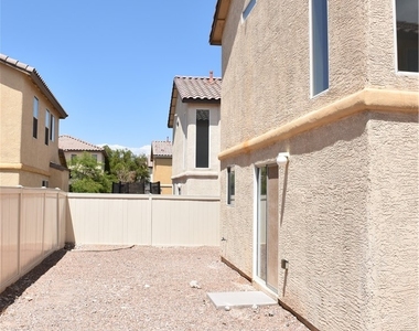 8217 Amphora Street - Photo Thumbnail 12