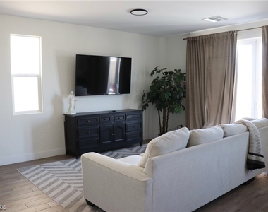 4026 Painted Lady Avenue - Photo Thumbnail 1