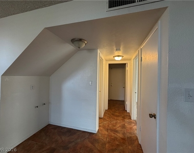 5252 Cartaro Drive - Photo Thumbnail 13