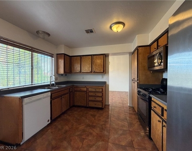 5252 Cartaro Drive - Photo Thumbnail 9