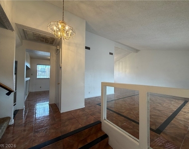 5252 Cartaro Drive - Photo Thumbnail 3