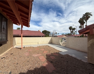 5252 Cartaro Drive - Photo Thumbnail 2