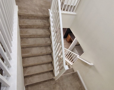6718 Twisted Wood Drive - Photo Thumbnail 4