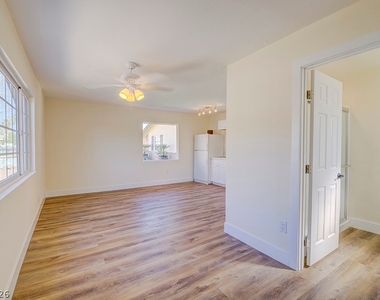 1905 S 16th Street - Photo Thumbnail 5