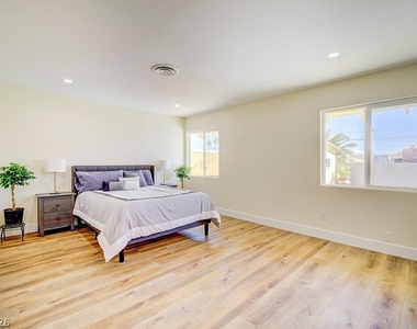 1905 S 16th Street - Photo Thumbnail 30