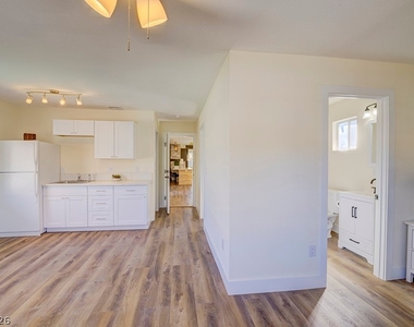 1905 S 16th Street - Photo Thumbnail 4