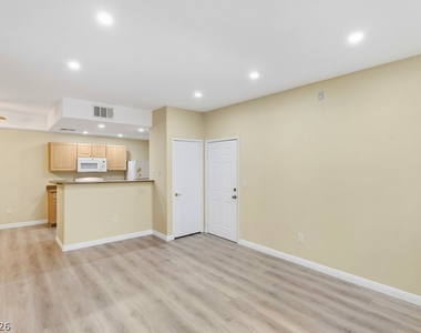 8250 N Grand Canyon Drive - Photo Thumbnail 7