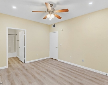 8250 N Grand Canyon Drive - Photo Thumbnail 14