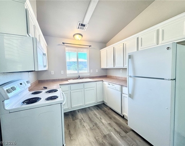 1031 Karen Court - Photo Thumbnail 2