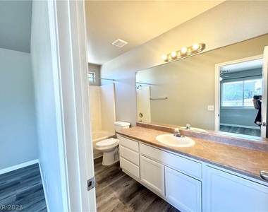1031 Karen Court - Photo Thumbnail 4