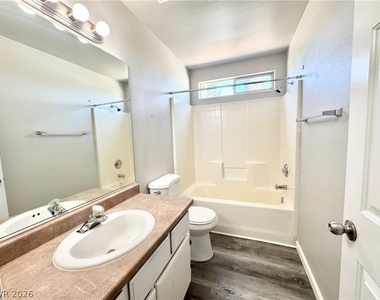 1031 Karen Court - Photo Thumbnail 6