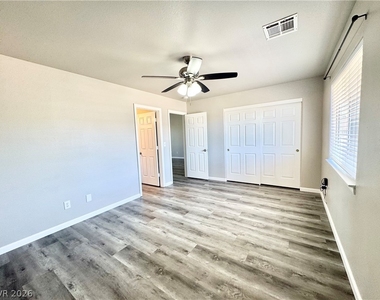 1031 Karen Court - Photo Thumbnail 3