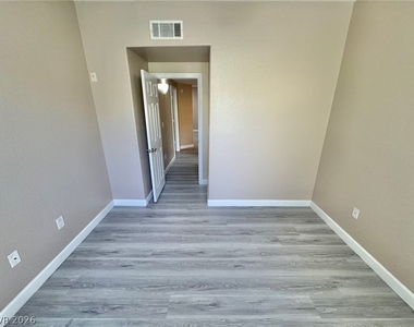 4400 S Jones Boulevard - Photo Thumbnail 13