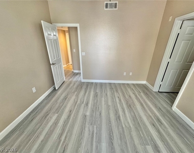 4400 S Jones Boulevard - Photo Thumbnail 21