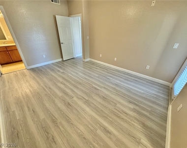 4400 S Jones Boulevard - Photo Thumbnail 9