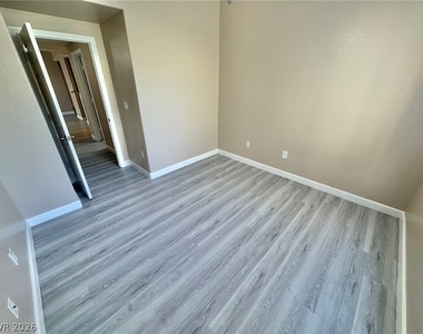 4400 S Jones Boulevard - Photo Thumbnail 11