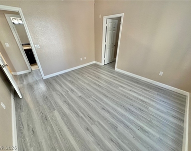 4400 S Jones Boulevard - Photo Thumbnail 18