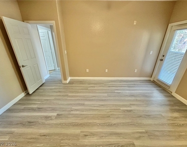 4400 S Jones Boulevard - Photo Thumbnail 7
