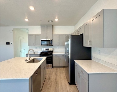 10051 Indigo Cliffs Street - Photo Thumbnail 9