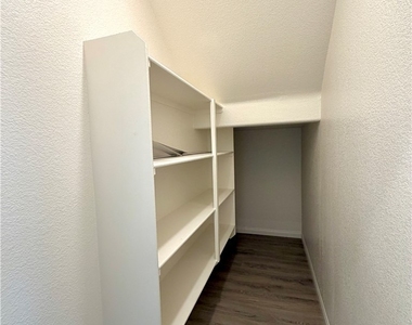 10051 Indigo Cliffs Street - Photo Thumbnail 13