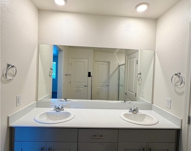 10051 Indigo Cliffs Street - Photo Thumbnail 32