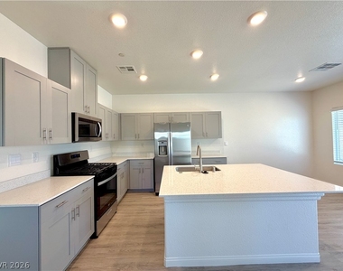 10051 Indigo Cliffs Street - Photo Thumbnail 7