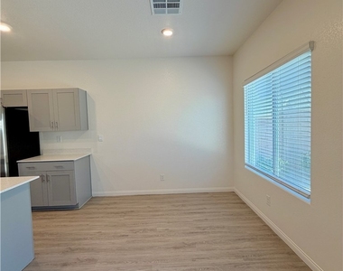 10051 Indigo Cliffs Street - Photo Thumbnail 11