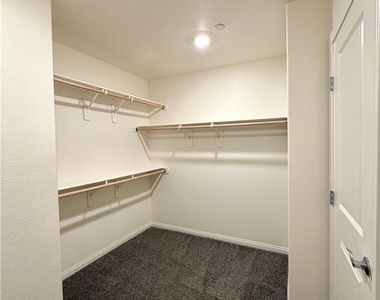 10051 Indigo Cliffs Street - Photo Thumbnail 34