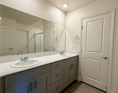 10051 Indigo Cliffs Street - Photo Thumbnail 31