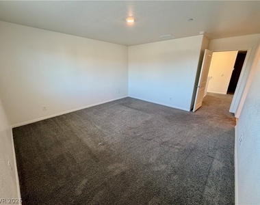 10051 Indigo Cliffs Street - Photo Thumbnail 30