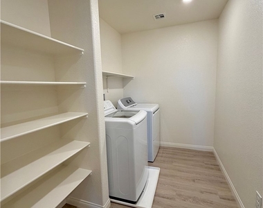 10051 Indigo Cliffs Street - Photo Thumbnail 28