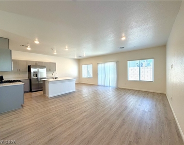 10051 Indigo Cliffs Street - Photo Thumbnail 4