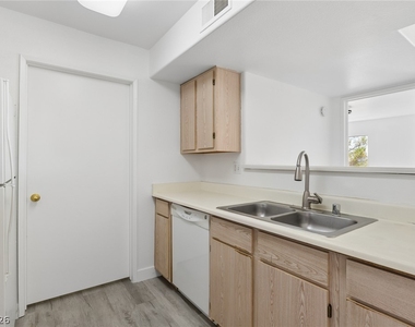 7885 W Flamingo Road - Photo Thumbnail 11