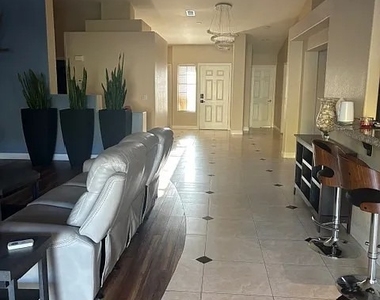 518 Dawn Cove Drive - Photo Thumbnail 3